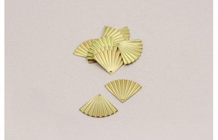 Cogante Triángulo plisado 20*15mm Oro Mate