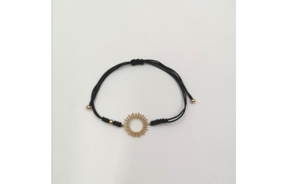 Pulsera macrame negra con sol oro