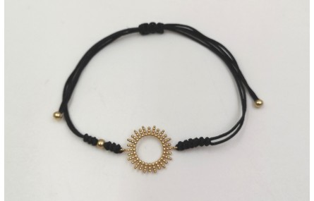 Pulsera macrame negra con sol oro