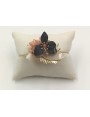 Pulsera rigida corales rosas,blanco y flor negra