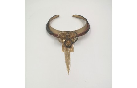 Collar rigido con rectangulos gris ,marron 3 flore