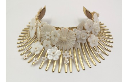 Collar rigido flores nacar