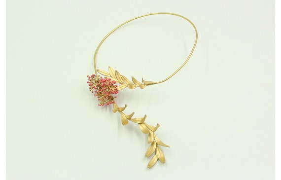 Collar rigido rama con coral esmaltado rosa