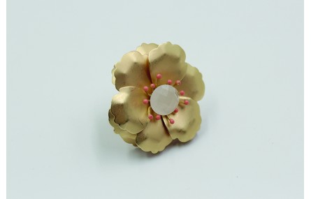 Anillo flor grande 3 capas y cristal blanco opal.