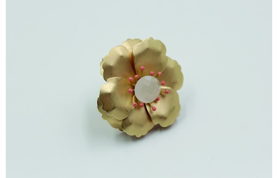 Anillo flor grande 3 capas y cristal blanco opal.