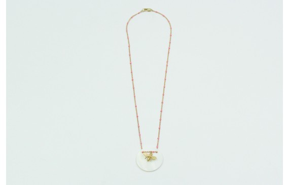 Solitario con cadena dorada y bola esmaltada rosa.