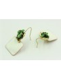 Pendientes perno flor con corales verdes y cuadrad