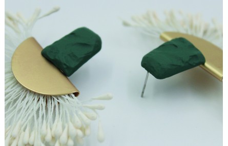 Pendientes perno martilleado verde mate y colgante