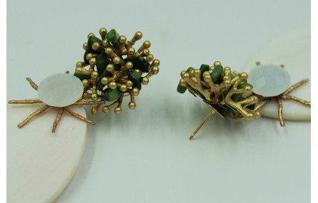 Pendientes perno coral oro mate y piezas de coral 