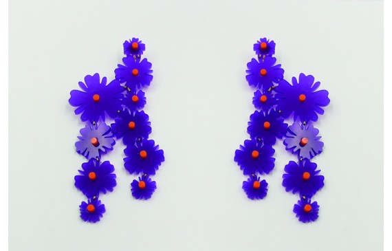 Pendiente grande de varias flores de metacrilato e