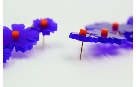 Pendiente grande de varias flores de metacrilato e