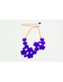 Collar con flores de metacrilato moradas y puntos 