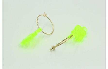 Pendiente de aro 20mm con serpiente de metacrilato