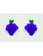 Pendientes con forma de uva en metacrilato morado.