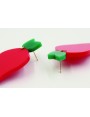 Pendientes con forma de fresa en metacrilato rojo.