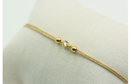 Pulsera de macrame en color oro palido y brillo de