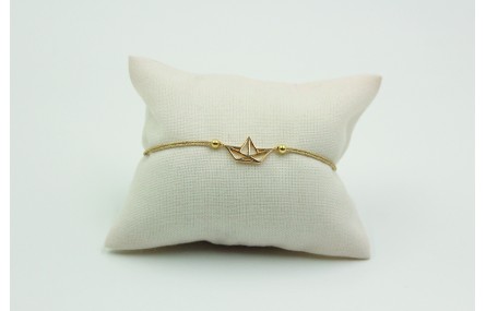 Pulsera de macrame en color oro palido y barco dor