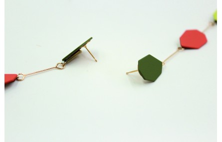 Pendientes largos con esmaltes mates pistacho, tur