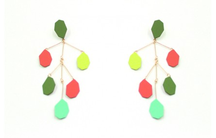Pendientes en forma de arbol con esmaltes mates en