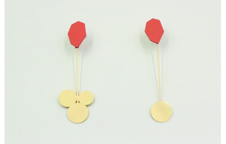 Pendientes con perno esmaltado en coral mate y pal