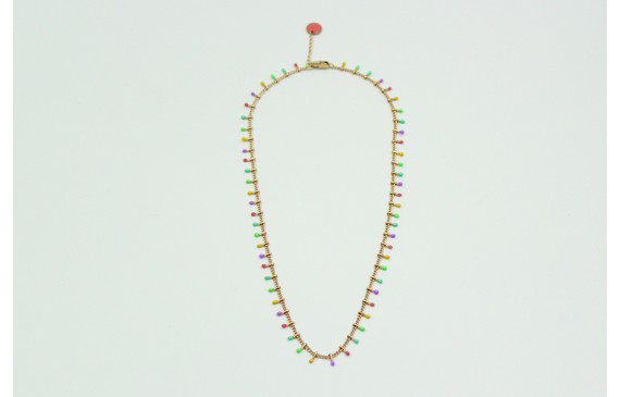 Collar sencillo de cadena con colgantes esmaltados