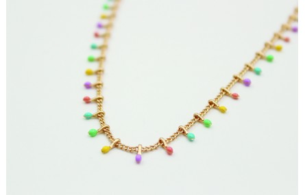 Collar sencillo de cadena con colgantes esmaltados