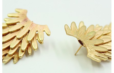 Pendientes escamas punta en oro mate. Largo del pe