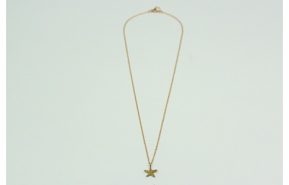 Solitario con cadena de eslabón pequeño dorado y c