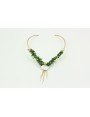 Collar rigido en forma de V con corales verdes, co