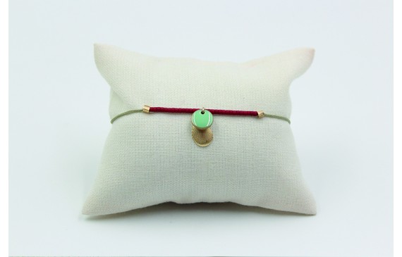 Pulsera de macrame verde piedra con miyuki granate