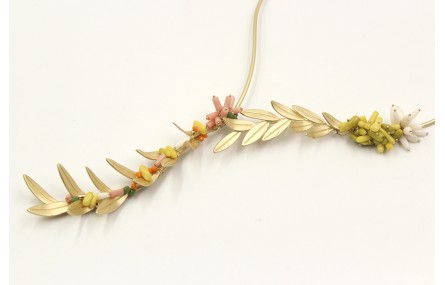 Collar rigido hojas en oro mate con semipreciosas 