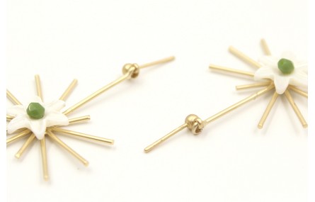 Pendientes con colgante rayos y flor nacar rematad