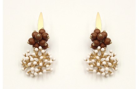 Pendiente espiga con burruño madera y coral blanco