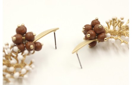 Pendiente espiga con burruño madera y coral blanco