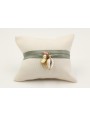 Pulsera seda verde con conchas oro, caracola esmal