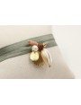 Pulsera seda verde con conchas oro, caracola esmal