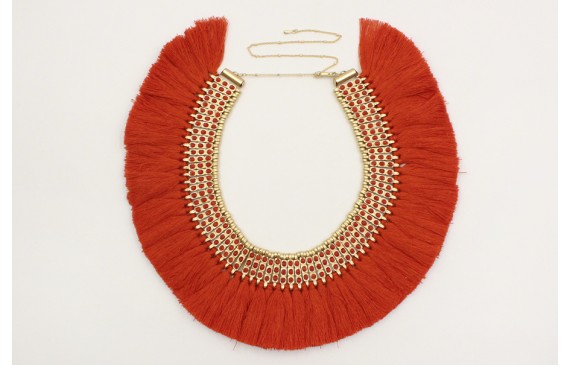 Collar babero con flecos naranjas con entrepieza d