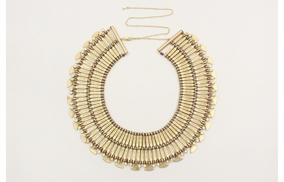 Collar babero en oro mate con entrepiezas alargada