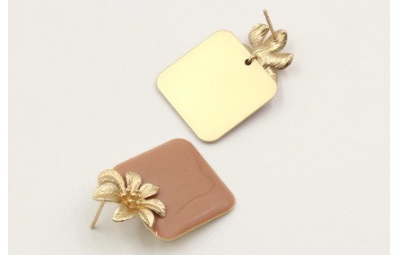Pendientes perno flor oro mate y cuadrado esmaltad