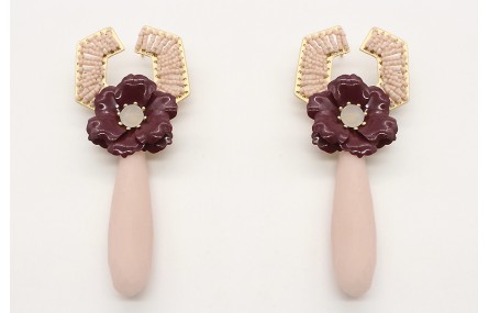 Pendientes miyuki rosa mate con flor esmaltada gra