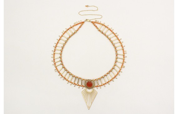 Gargantilla con coralitos entrepiezas en oro mate 