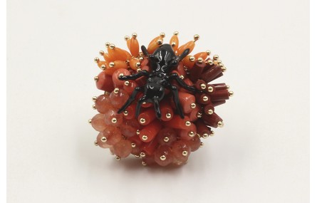 Anillo burruño de coralitos y hormiga negra.
