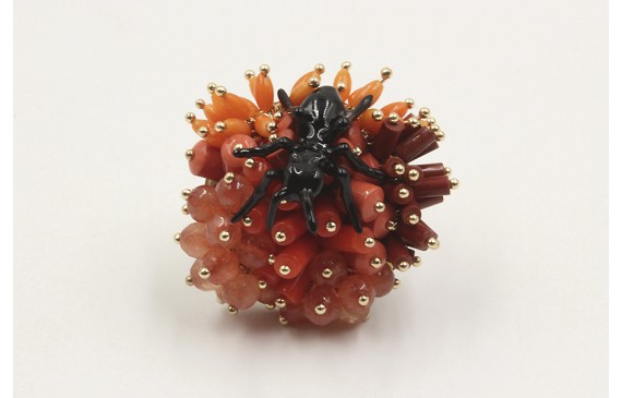 Anillo burruño de coralitos y hormiga negra.