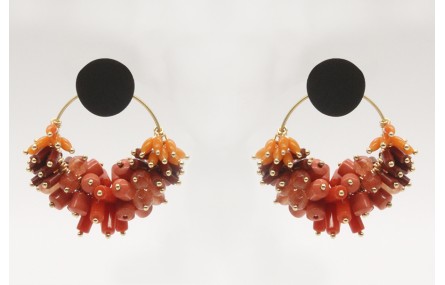 Pendientes aro con corales y perno en color negro 