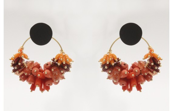 Pendientes aro con corales y perno en color negro 