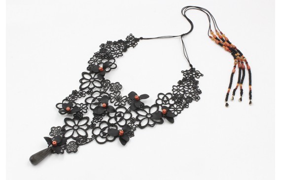 Collar de crochet negro, flores negras y corales c