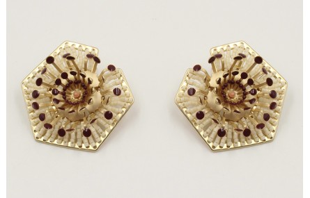 Pendientes con miyuki beige y flores esmaltadas en