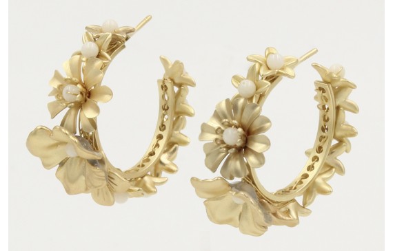 Pendientes cosido con flores oro mate y rematadas 