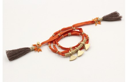 Pulsera de seda natural naranja con rueda estriada