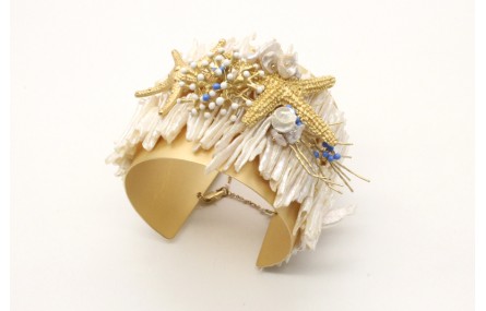 Brazalete listones perlas, con estrellas en oro ma